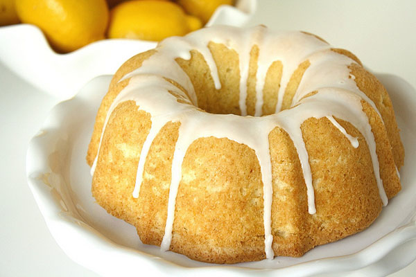 Gorgeous & Delicious Lemon Bundt Cake