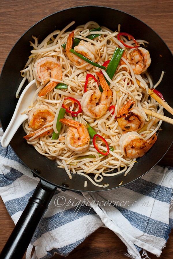 Pad Thai- Wheat noodles with Prawns