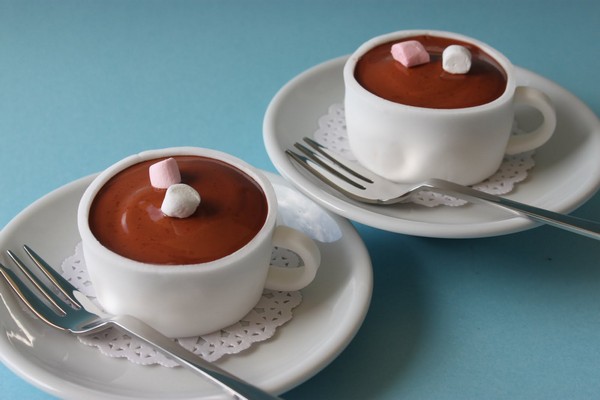 Cute and Creative Hot Chocolate Look-a-like Cupcakes