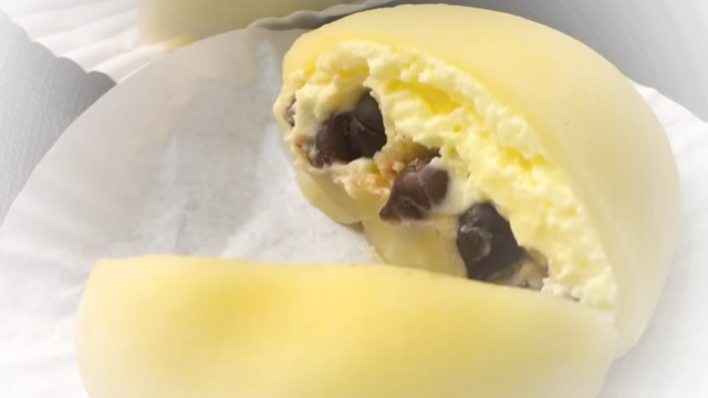 How to make Cream-filled Snow Mochi Balls, featuring Chocolate Chips and OREO Flavouring